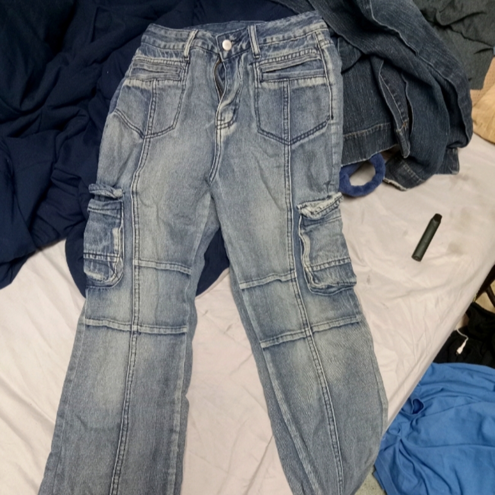 Y2K high waisted cargo wide legged size small jeans